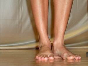 Práctica del enraizamiento con pies desnudos